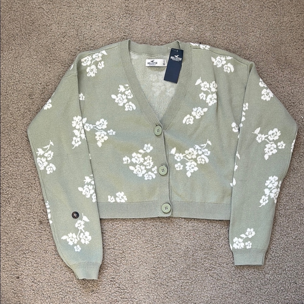 Hollister Women's Green Floral Sweater
